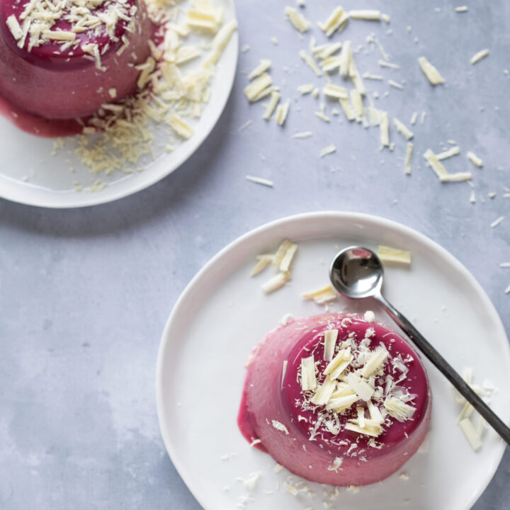 Roze pannacotta met biet en witte chocola