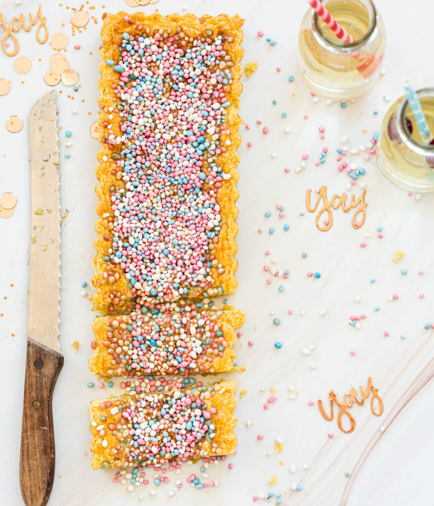 Geboortetaart met muisjes