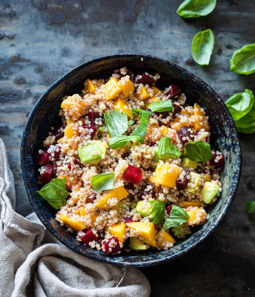 Quinoasalade met mango en avocado