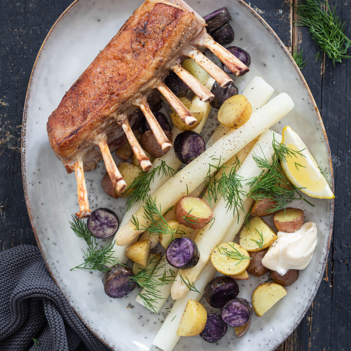 Lamsrack met asperges en aardappels