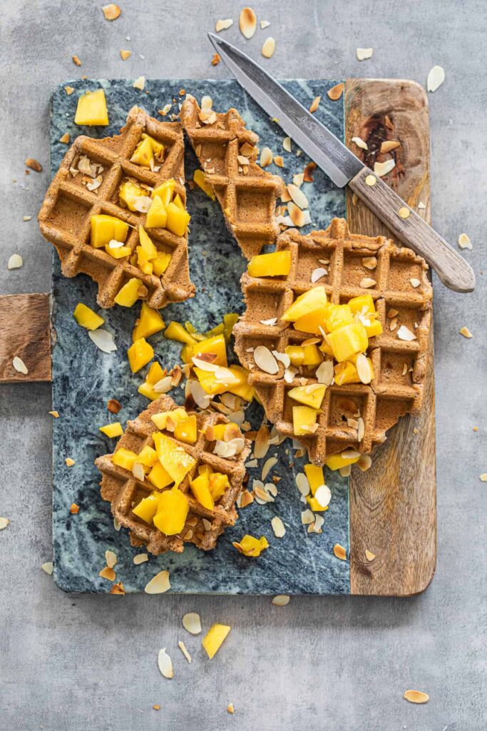 Glutenvrije wafels met mango en amandel