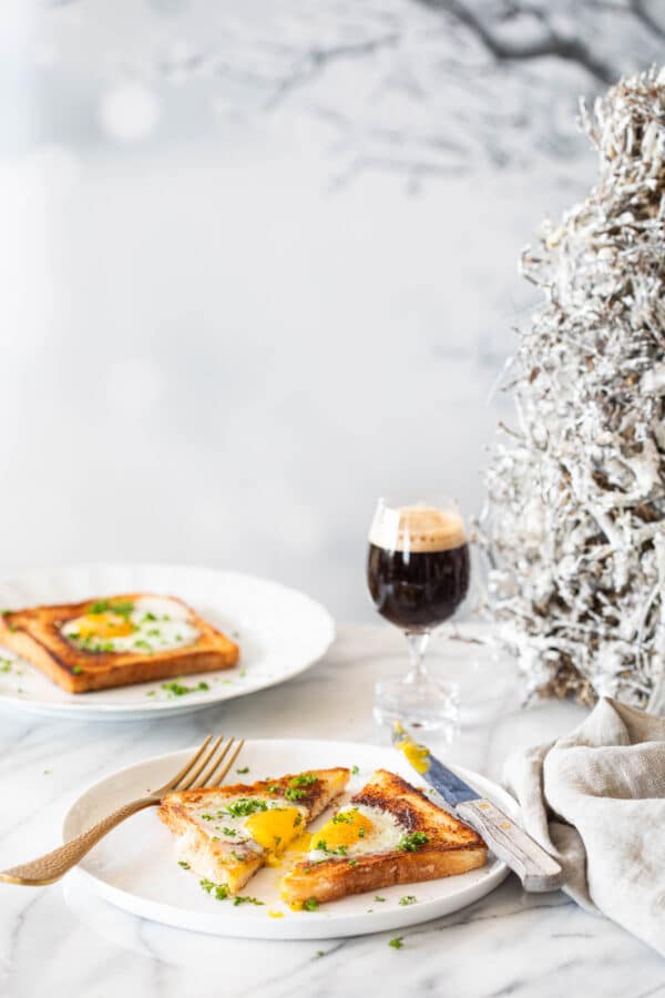 toast met ei en parmezaan