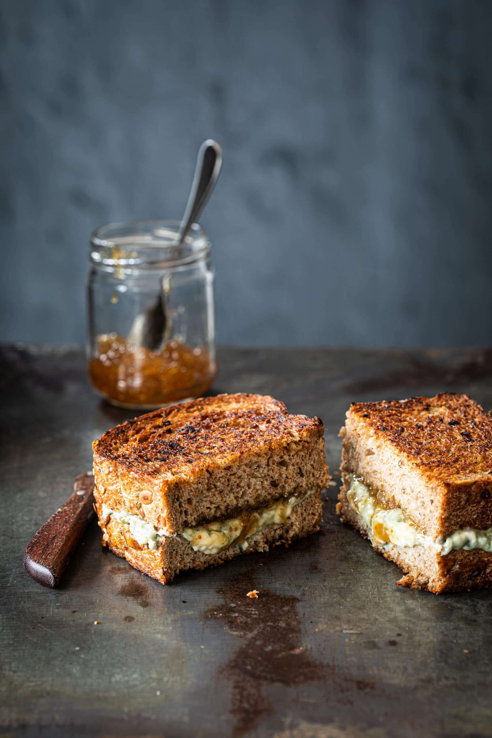 Tosti met blauwe kaas en vijgenjam