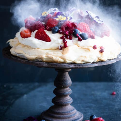 Pavlova met zomers fruit