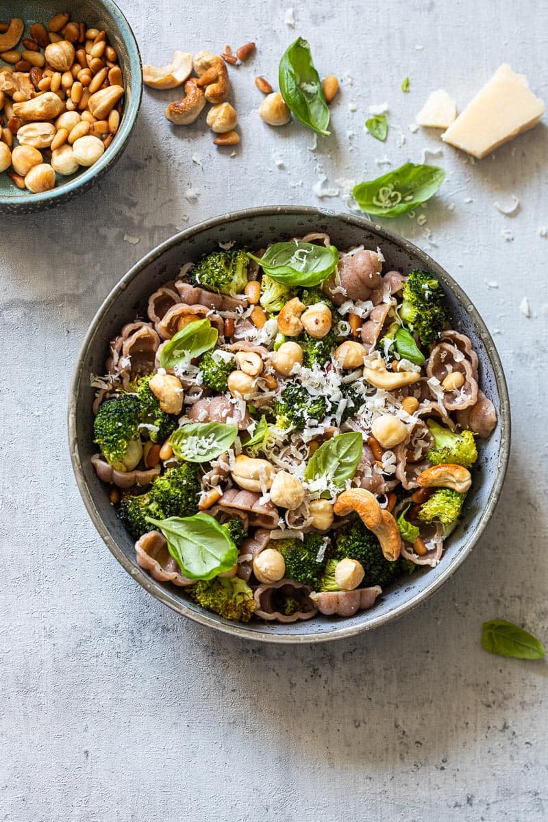 pasta met broccoli en noten