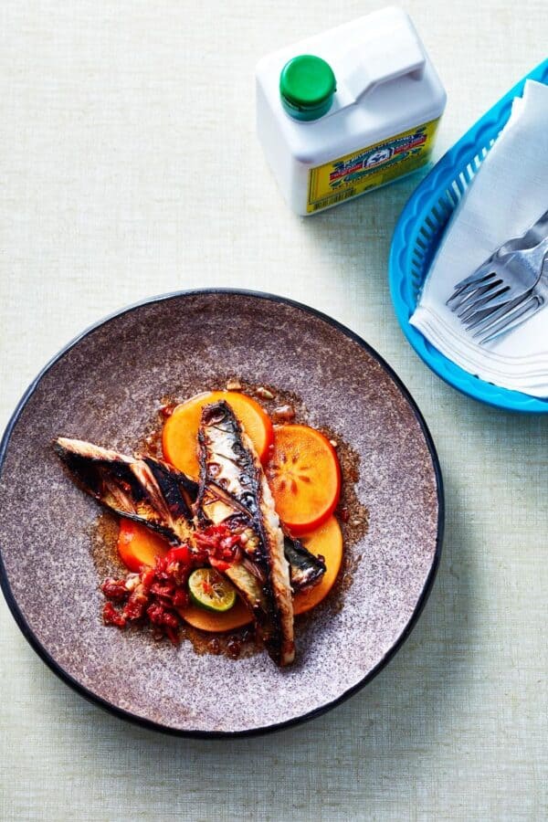 Makreel met ketjap-lak met kaki en sambal trassi Makreel met ketjap-lak met kaki en sambal trassi