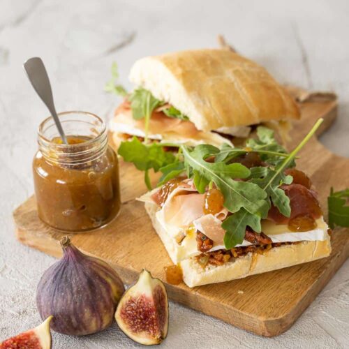 Broodje brie met prosciutto en homemade vijgenchutney