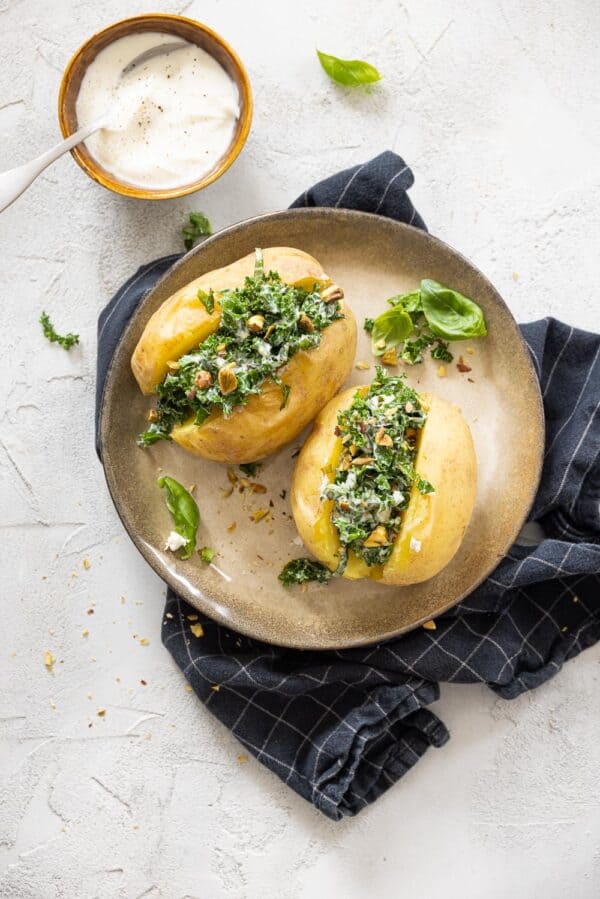 Gepofte aardappel met boerenkool en geitenkaas