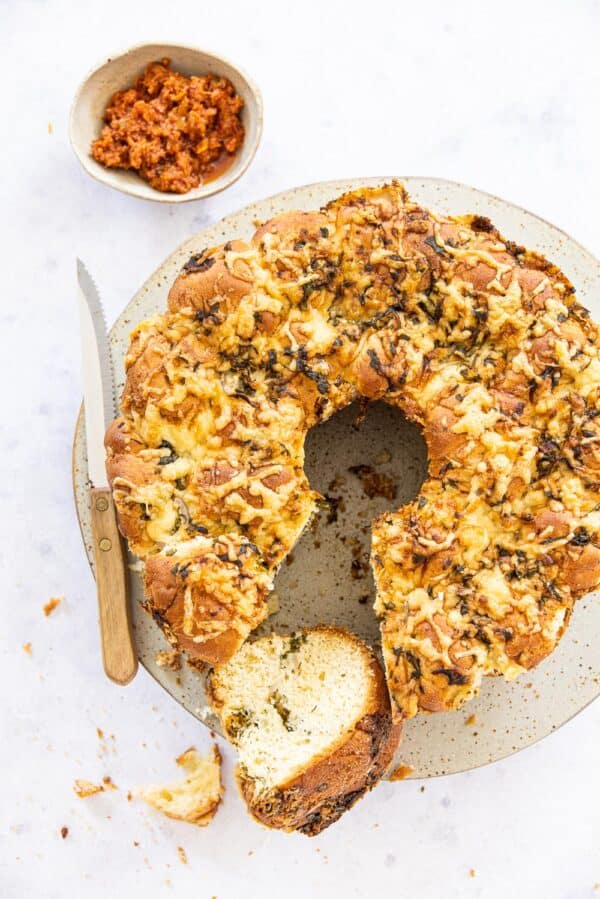 Monkeybread: een breekbrood met kaas en knoflook