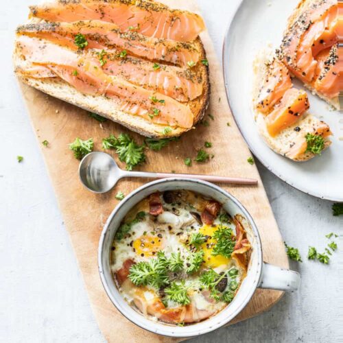 Luxe Airfryer ontbijt oeuf en cocotte met toast en zalm Miljuschka