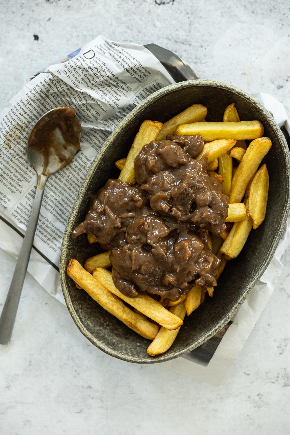 Limburgs zuurvlees (zoervleisj) met friet