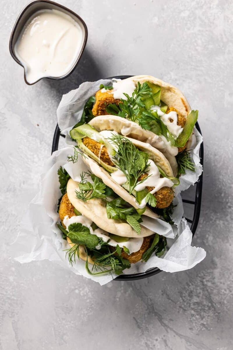 Pita falafel met frisse tahinisaus Miljuschka