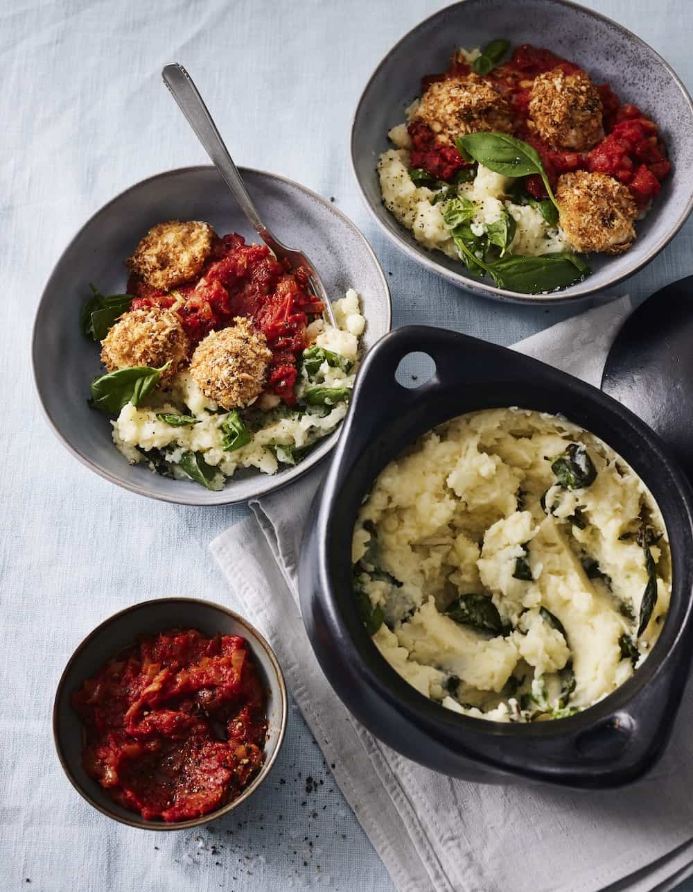 Bloemkoolstamppot met crispy mozzarella en tomatensaus