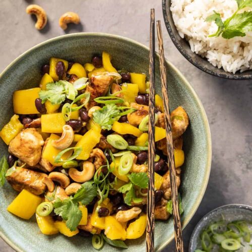 Zoetzure kip met knapperige cashewnoten