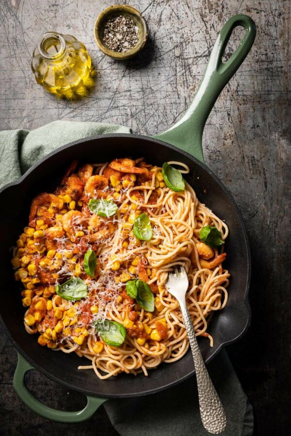 Spaghetti met mais en garnalen