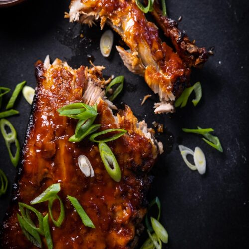 Smokey spareribs met homemade barbecuesaus