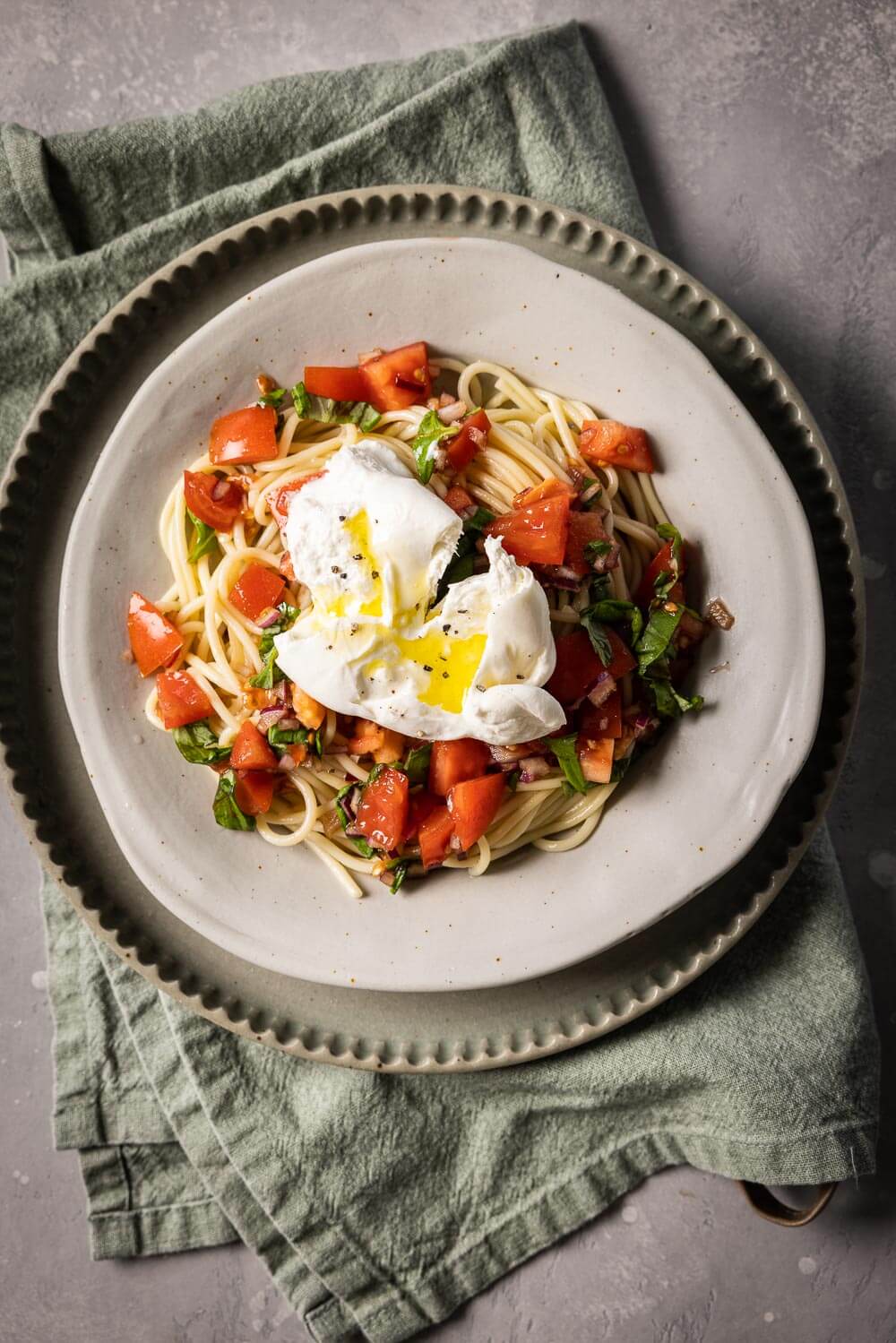 Supersnelle-zomerse-spaghetti-met-burrata Supersnelle zomerse spaghetti met burrata