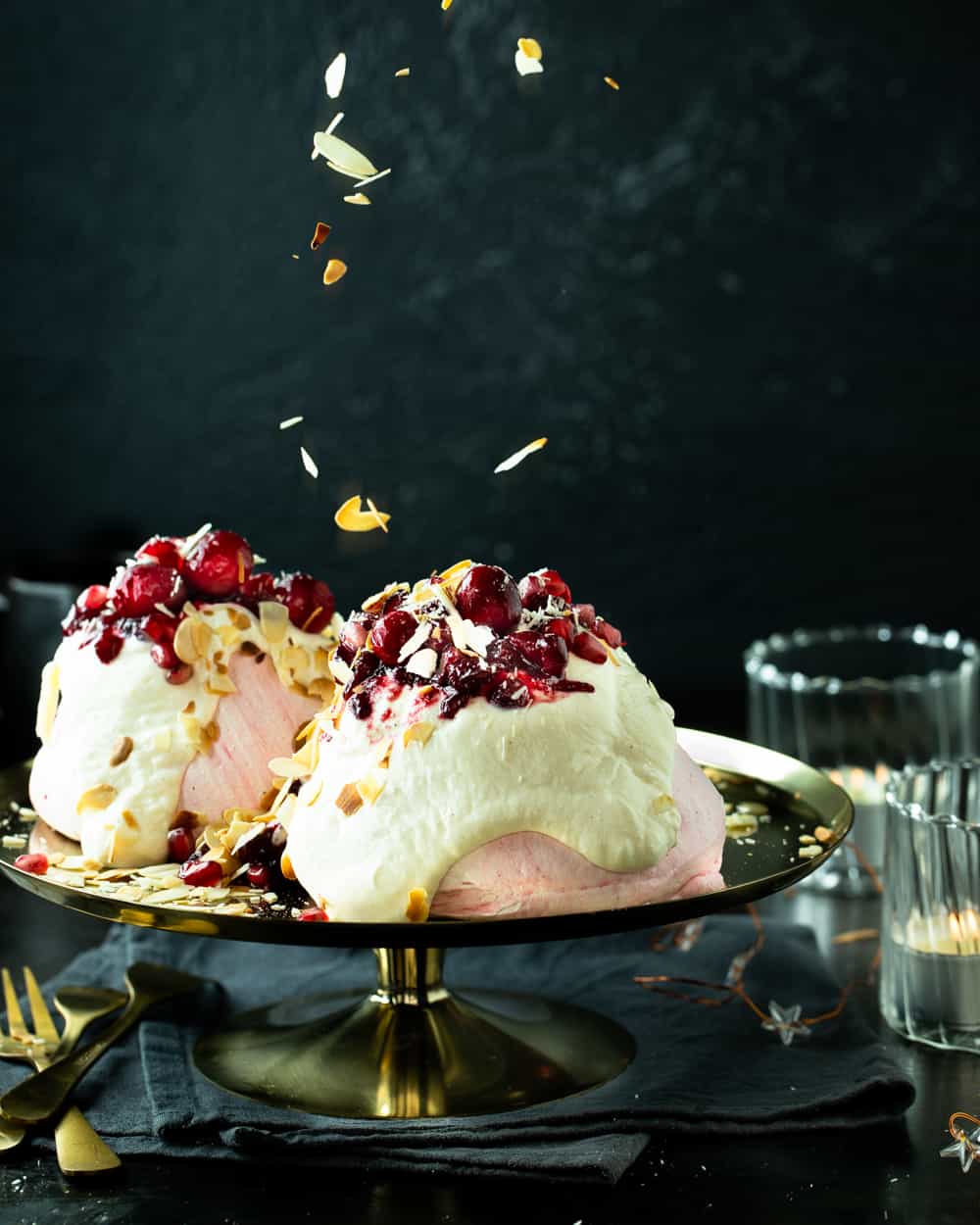 Mini pavlova's met cranberrysaus