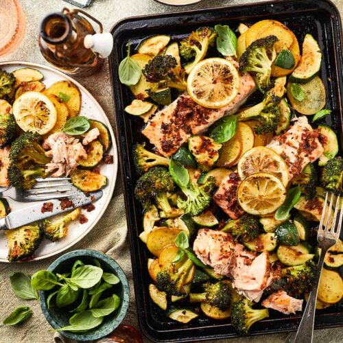 Gezonde traybake met zalm