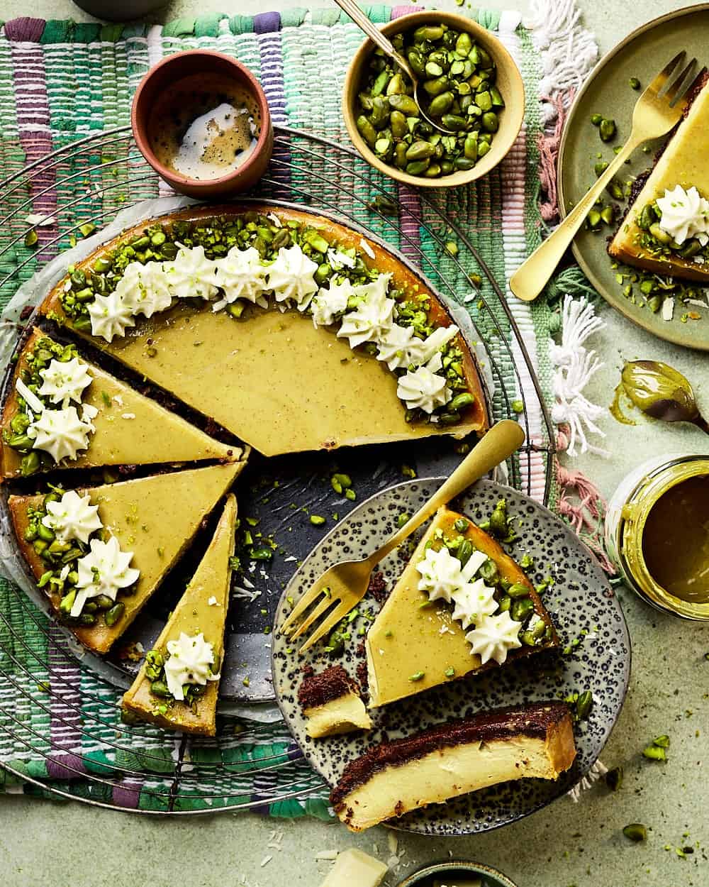 Pistache-cheesecake-miljuschka Witte chocolade en pistache cheesecake miljuschka