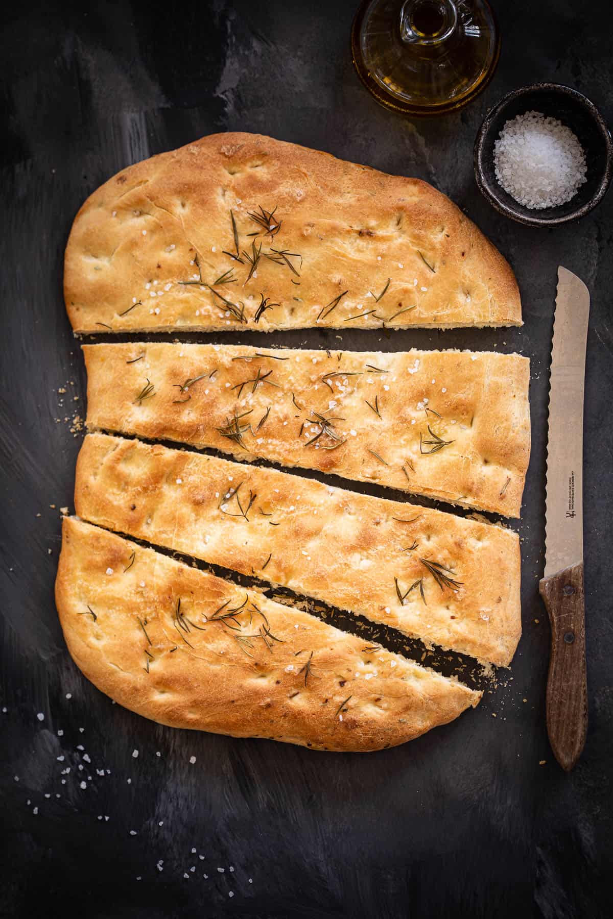 Focaccia met rozemarijn, knoflook en zeezout