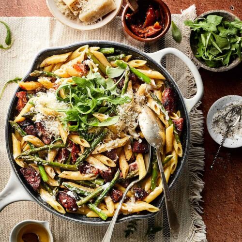 Eenpanner met asperges miljuschka