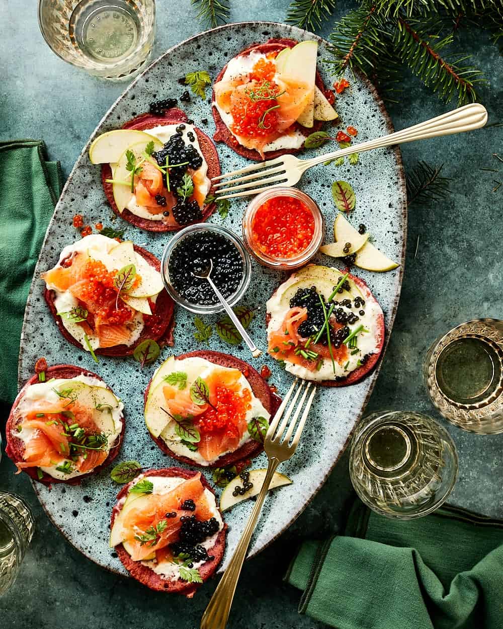 Bietenpannenkoekjes met zalm miljuschka Bietenpannenkoekjes met zalm miljuschka