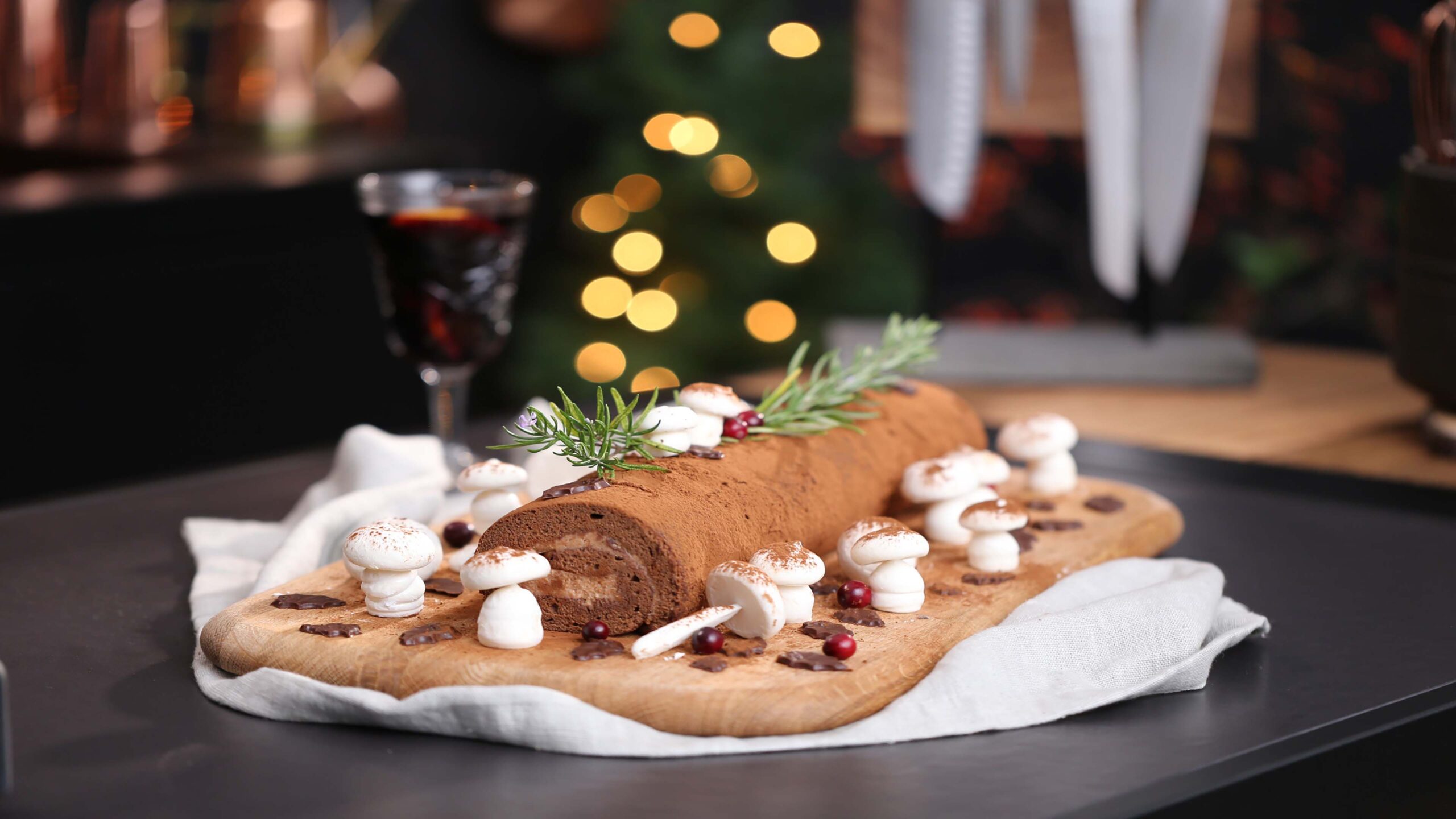 Bûche de Noël met meringue paddenstoelen Bûche de Noël met meringue paddenstoelen