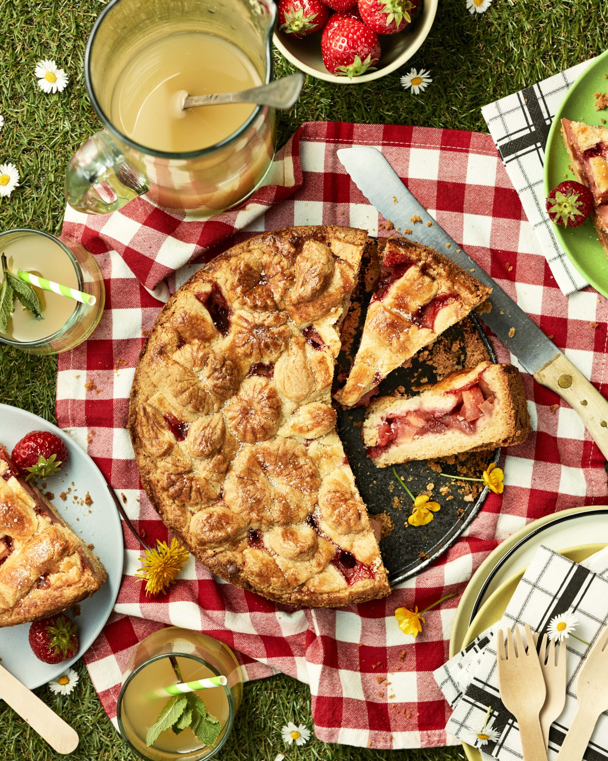 Zomerse appeltaart met aardbeien miljuschka