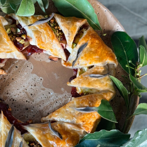 Food brie cranberry krans