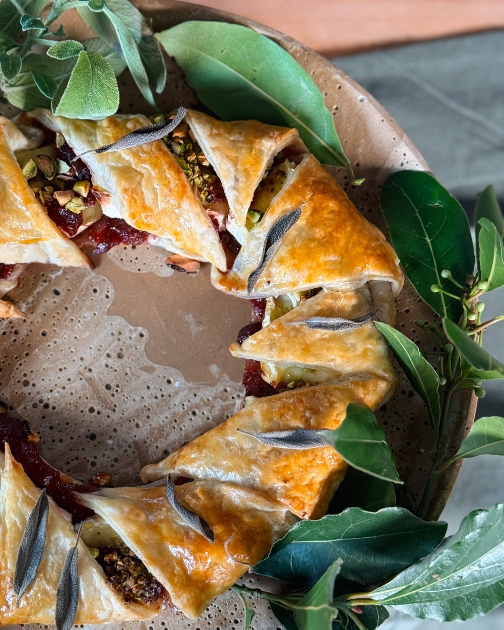 Food brie cranberry krans