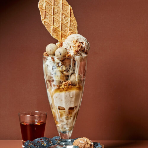 Coppa Saronno ijscoupe met chocolade en Amaretto