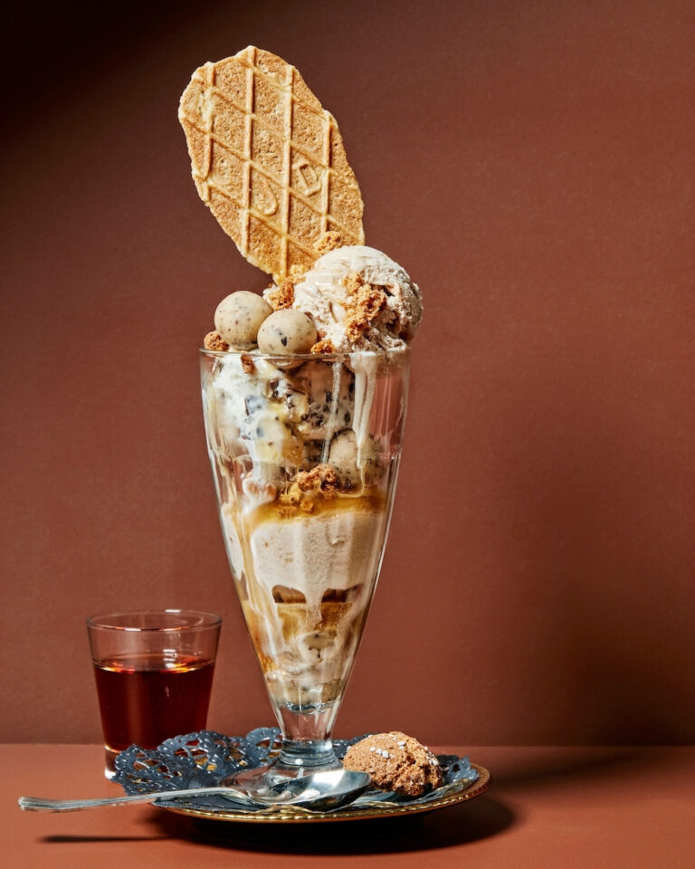 Coppa Saronno ijscoupe met chocolade en Amaretto