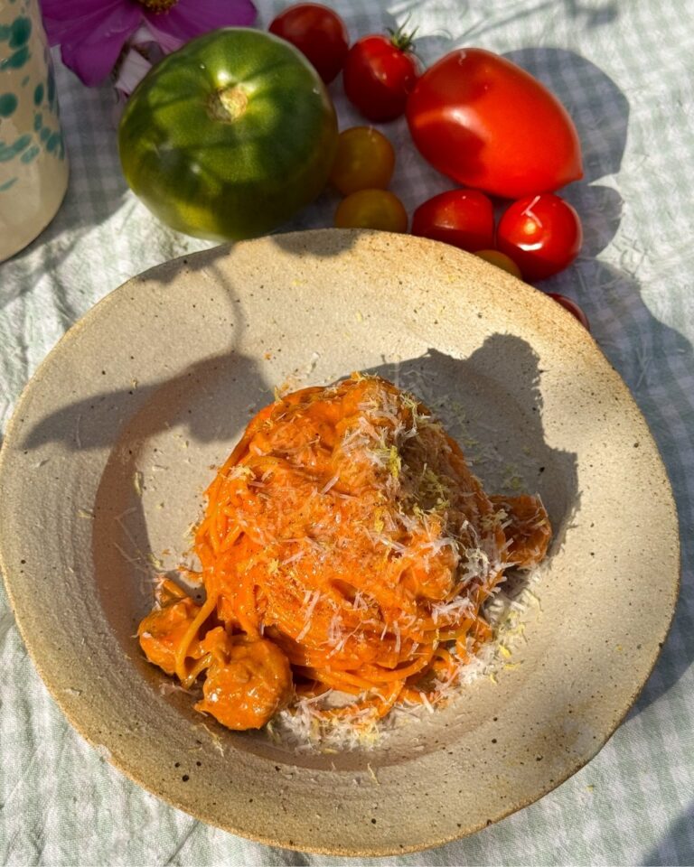 Eenpanspasta met worst