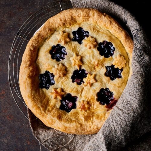 Elegant pie met peer, sinaasappel en bosbes