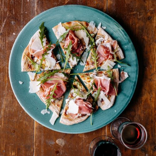 Pizza bianca di pane lievitato