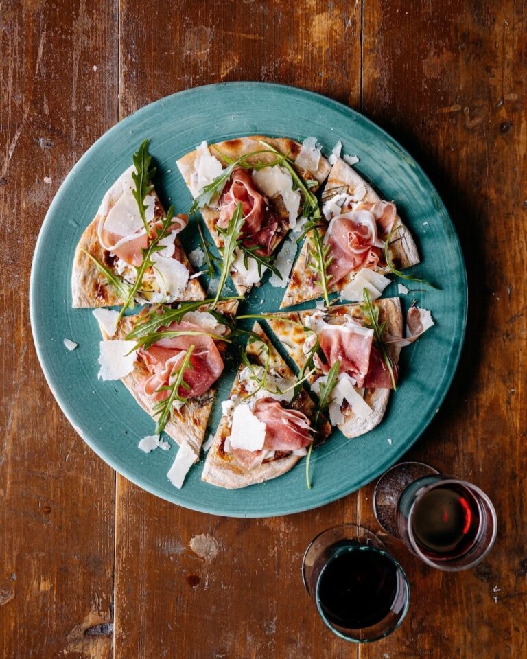 Pizza bianca di pane lievitato