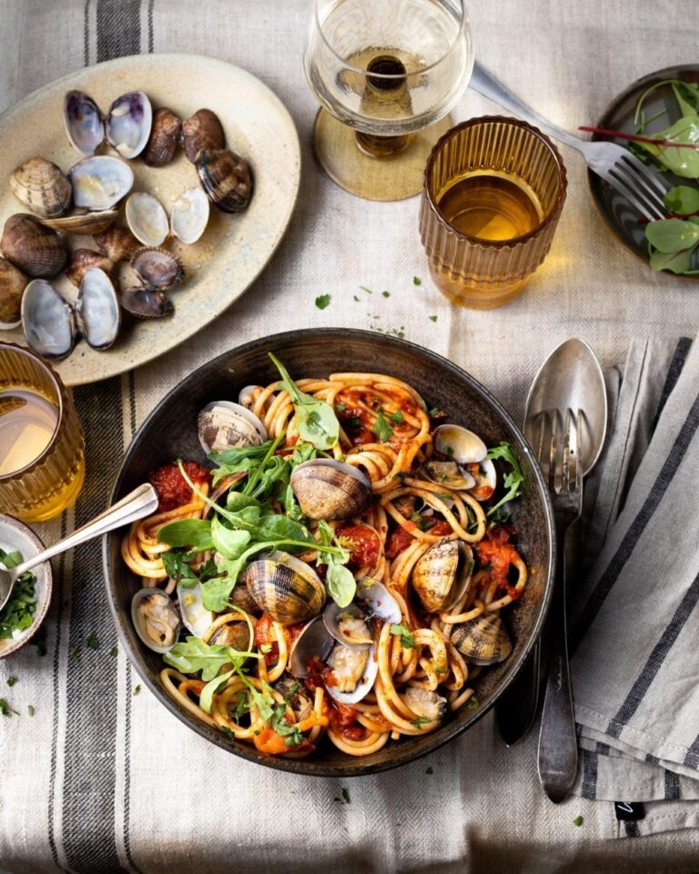 Spaghetti vongole in rosso