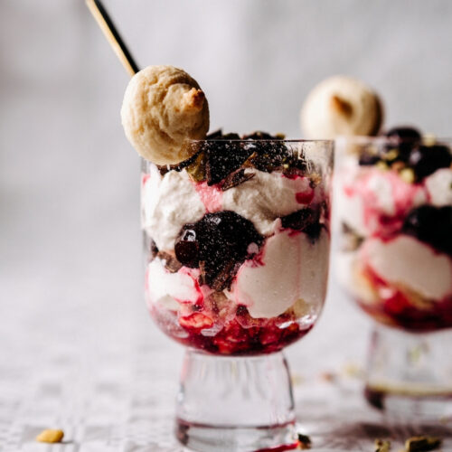 Tiramisu met geroosterde kersen