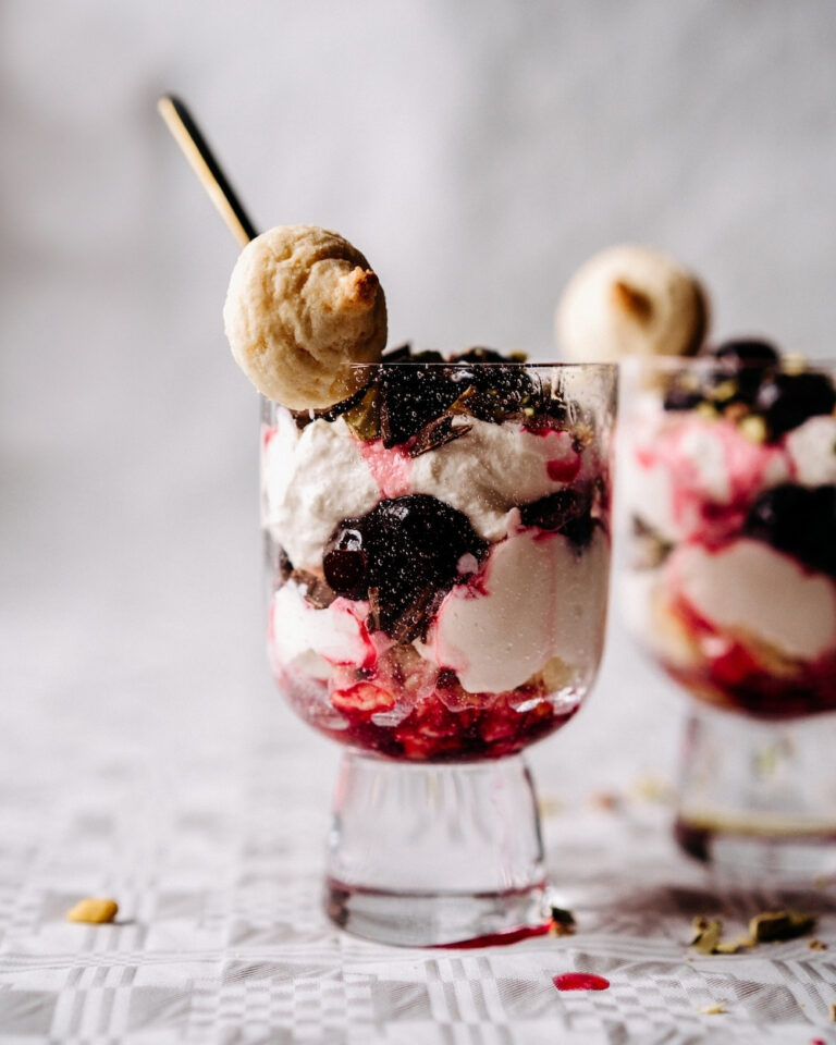 Tiramisu met geroosterde kersen