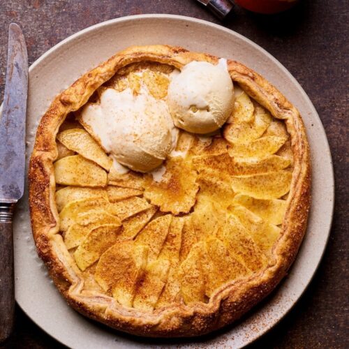 Zoete galette met appel en kaneelsuiker